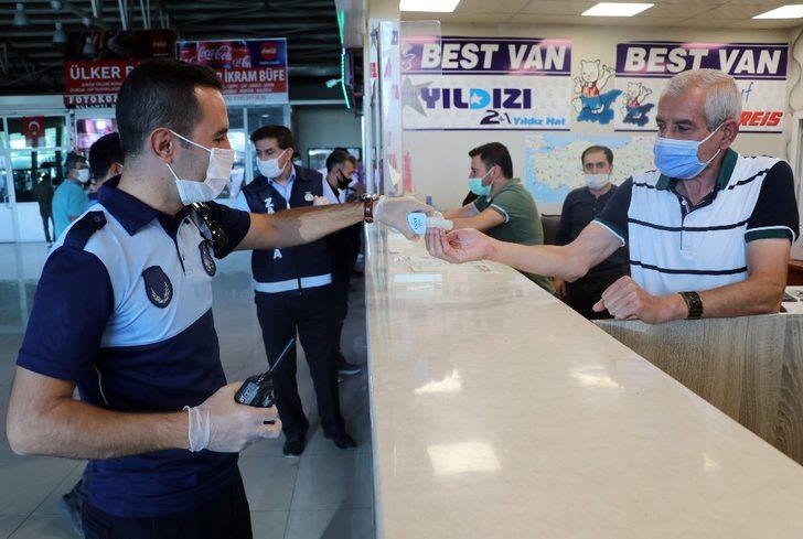 Van’da şehirlerarası otogarda korona virüs denetimi G3