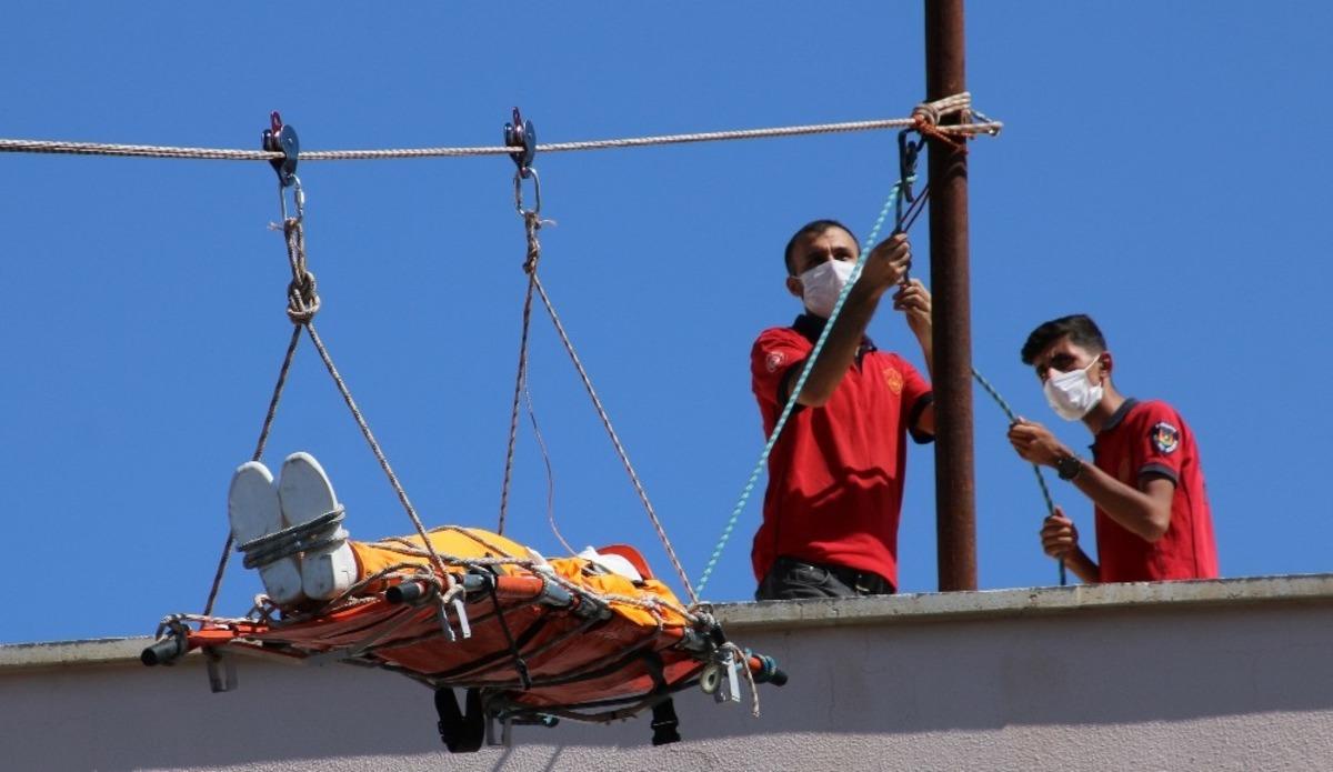Şanlıurfa&rsquo;da &uuml;niversiteli itfaiyeciler mesleğe hazırlanıyor