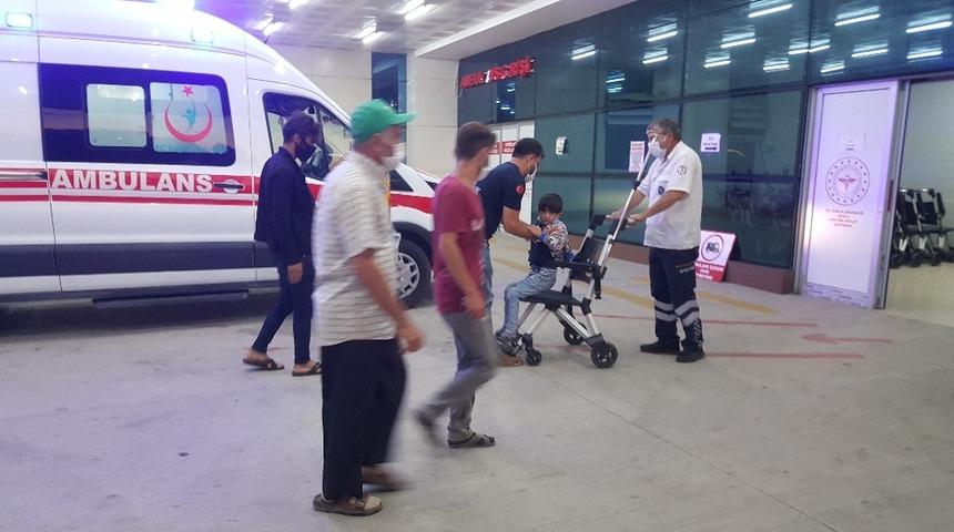 Oynadığı taşı kulağına sokan &ccedil;ocuk, hastanelik oldu