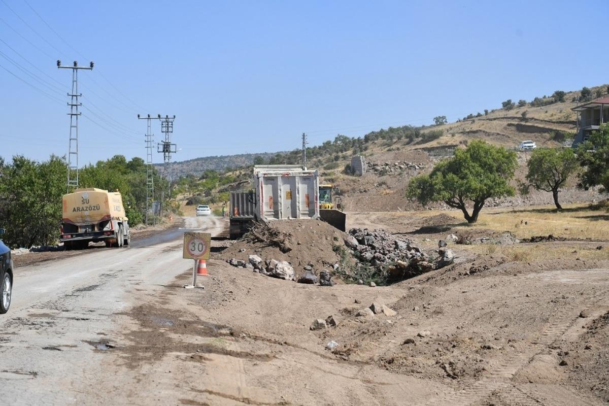 Hisarcık-Hacılar arasındaki yolda hummalı &ccedil;alışma