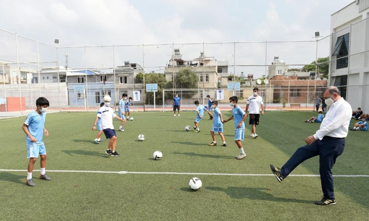 Başkan Akay: "Spor k&ouml;t&uuml; alışkanlıkların d&uuml;şmanıdır"