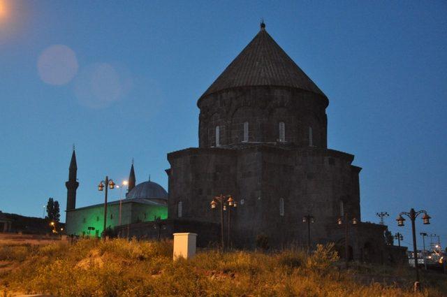 Kümbet Cami ışıkları geceleri yanmıyor