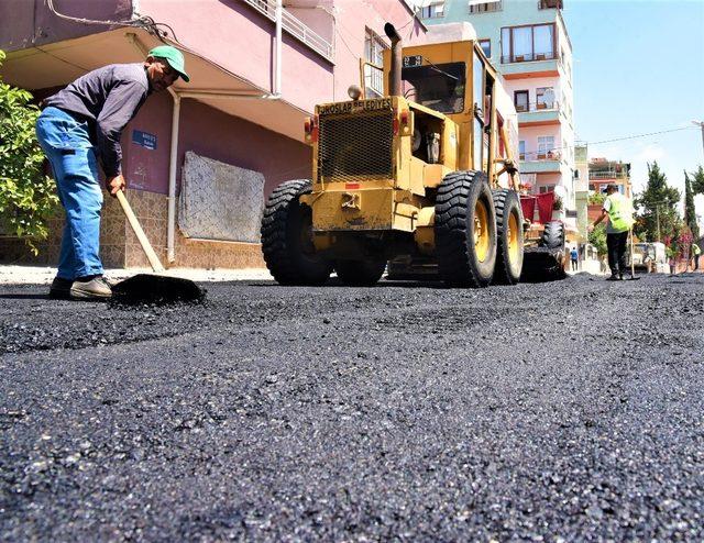 Toroslar’da yol yapım ve onarım çalışmaları sürüyor