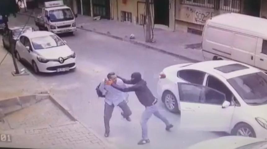 İstanbul'da film gibi anlar! Yüzlerine maske takıp 11 kilo altını gasp ettiler