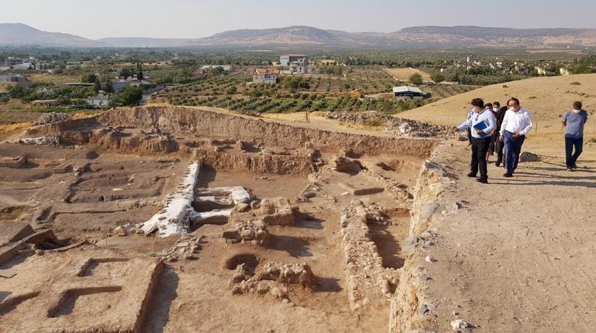 Vali Soyt&uuml;rk, Oylum H&ouml;y&uuml;ğ&uuml; inceledi