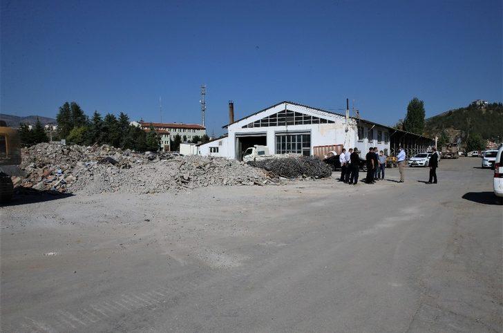 Başkan Eroğlu söz vermişti, yıkım başladı G4