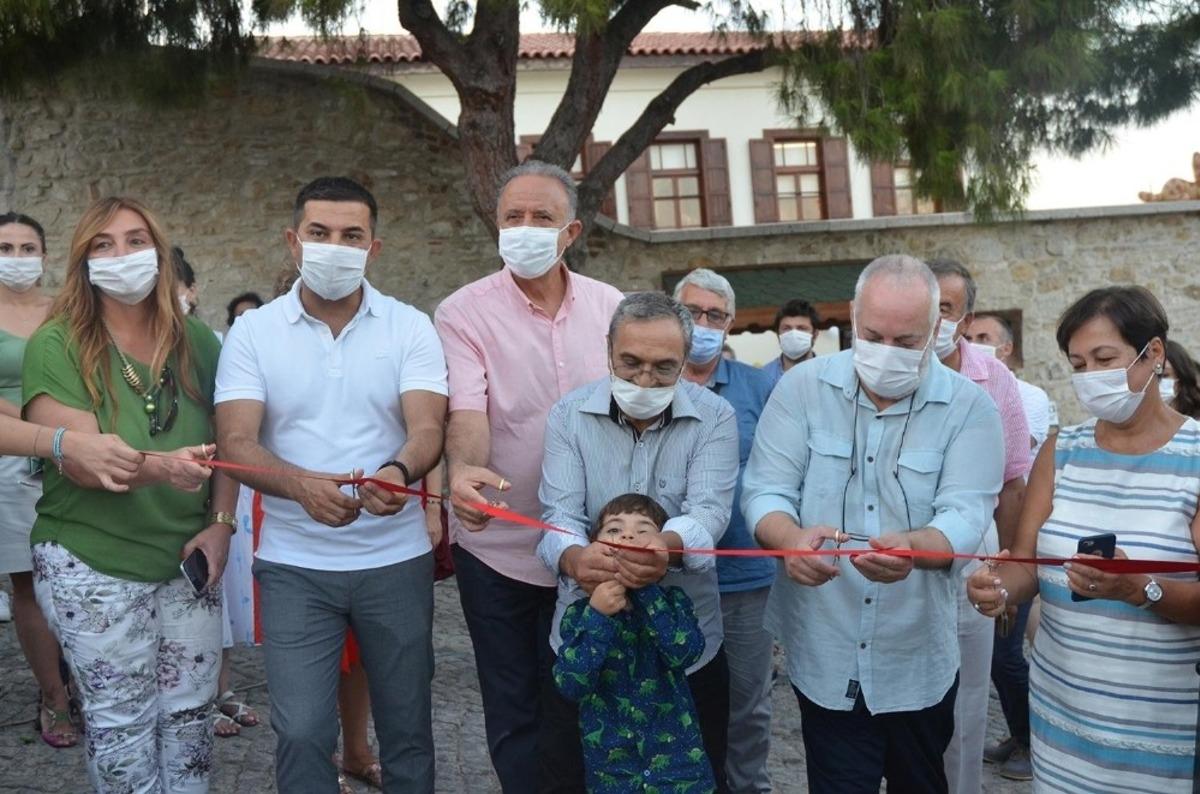 Kuşadası&rsquo;nda Muzaffer İzg&uuml; Parkı a&ccedil;ıldı