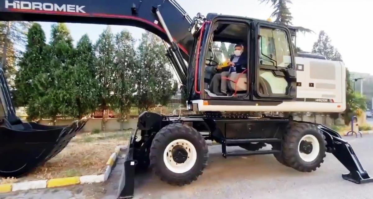 Dilovası&rsquo;nın ara&ccedil; filosu yeni ekskavat&ouml;r ile g&uuml;&ccedil;lendi