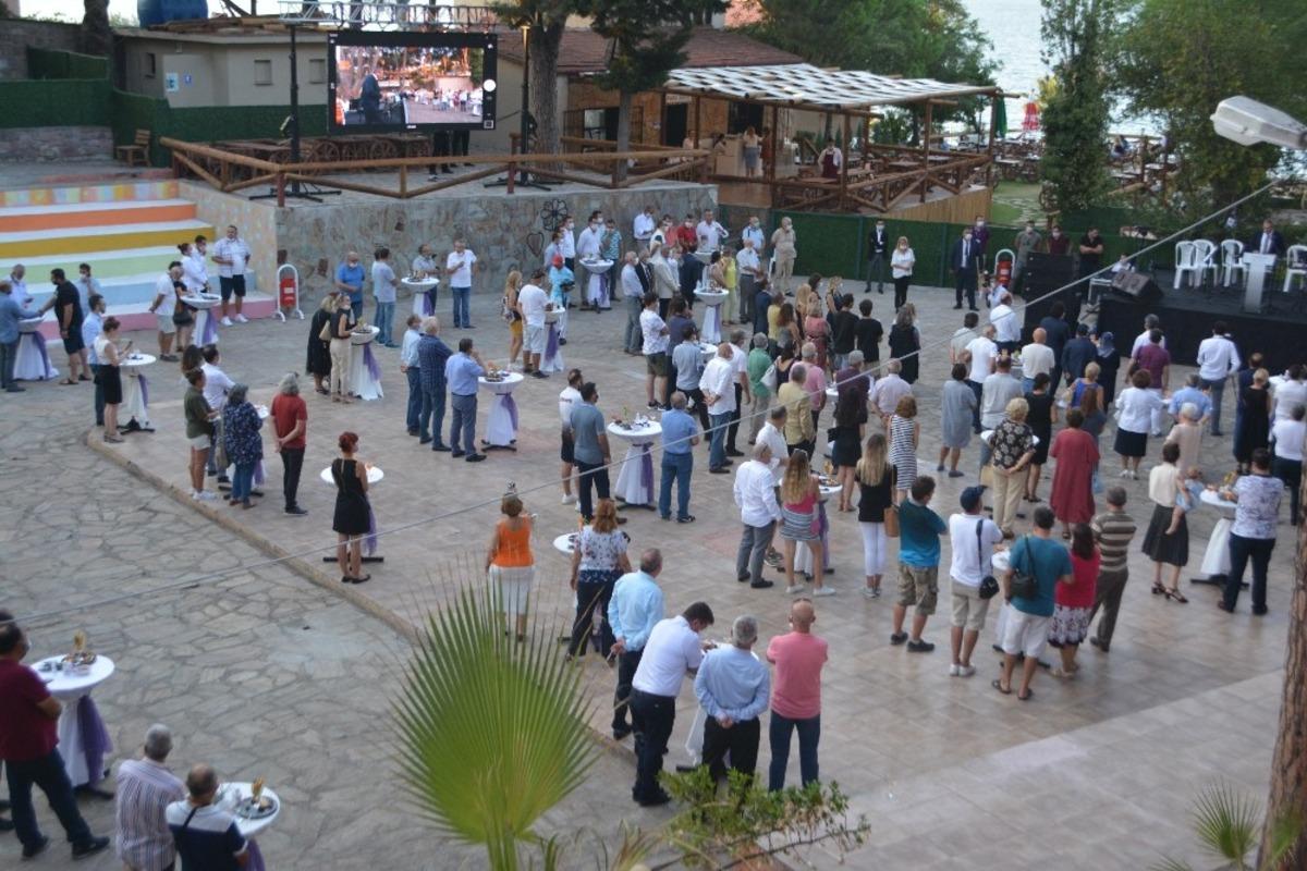 Ayvalık, &uuml;niversiteli gen&ccedil;ler i&ccedil;in omuz omuza verecek