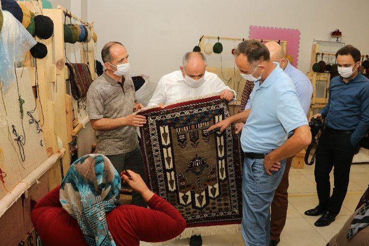 Başkan Öztürk Yahyalı El Halısı Dokuma Kursunu ziyaret etti G3