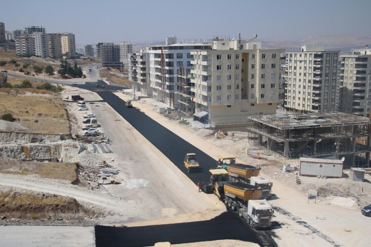 B&uuml;y&uuml;kşehir Belediyesinden asfalt atağı