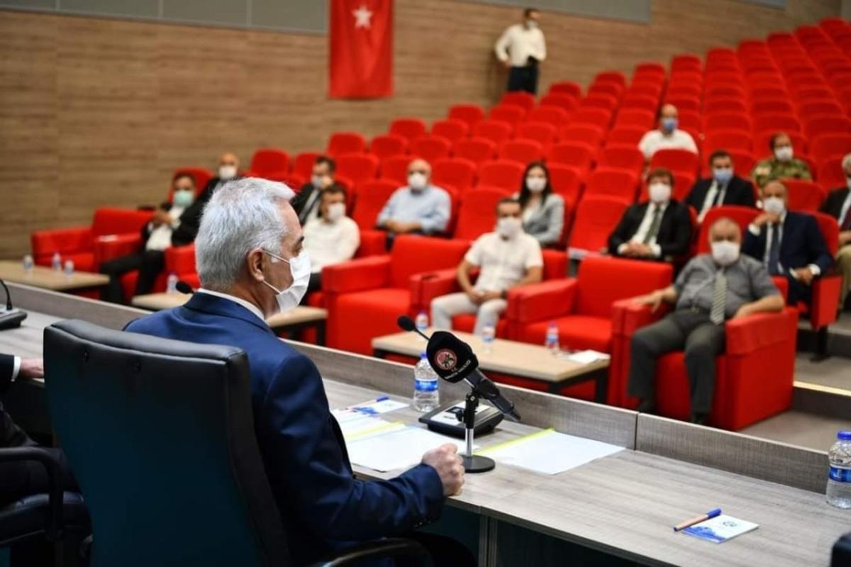 Vali Seymenoğlu: "İzolasyon denetimlerine ağırlık vermek zorundayız"