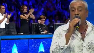 Rising Star Türkiye'de jüri üyeleri yarışmacıyı ayakta alkışladı