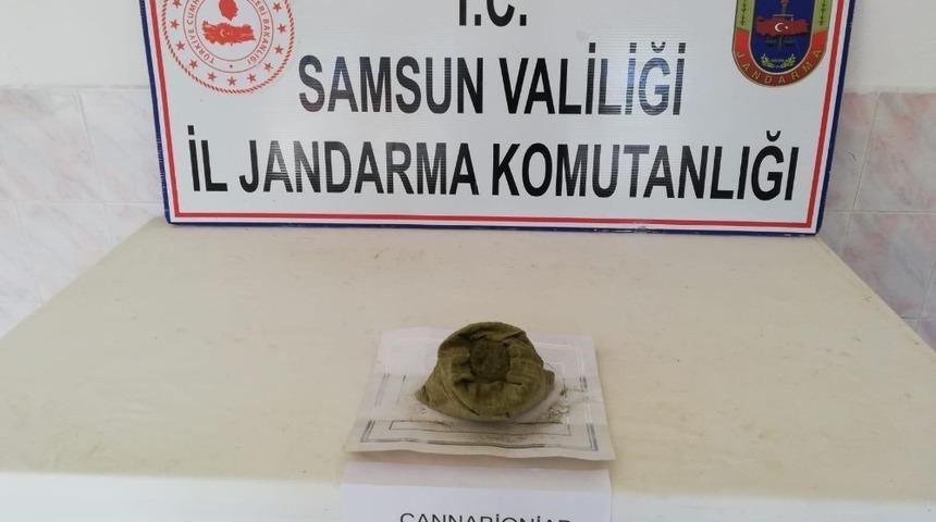 Jandarma uyuşturucu tacirlerine ge&ccedil;it vermiyor