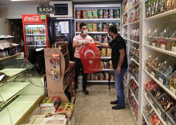 Van Büyükşehir Belediyesinden esnaf ve vatandaşa bayrak G3