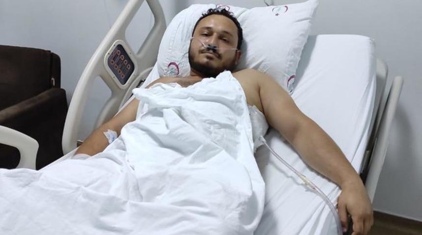 Erkek arkadaşının d&ouml;vd&uuml;ğ&uuml; kadına yardım ederken bı&ccedil;aklandı