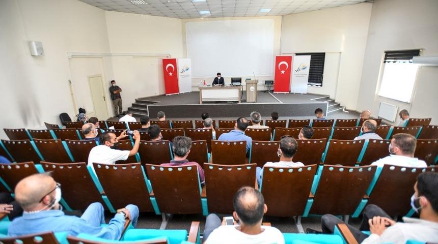 Vali Yardımcısı Yılmaz d&uuml;ğ&uuml;n salonu işletmecileriyle bir araya geldi