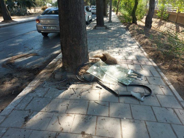 Ağaca çarpan otomobil sürücüsü hayatını kaybetti G2