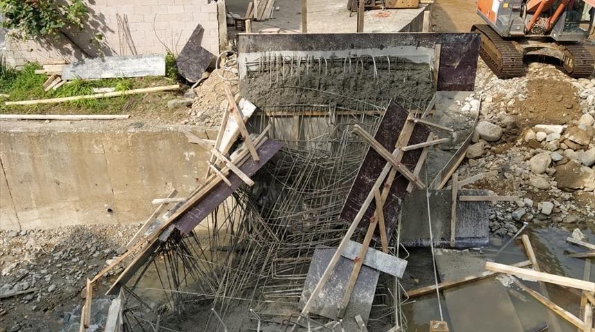 Rize'de inşaat halindeki köprü çöktü: 3 yaralı