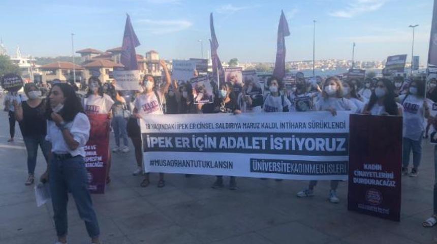 Beşiktaş'ta kadınlardan İpek Er i&ccedil;in basın a&ccedil;ıklaması