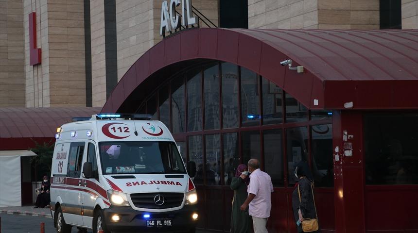 Kahramanmaraş'ta &uuml;zerine demir kapı devrilen 4 yaşındaki &ccedil;ocuk hayatını kaybetti