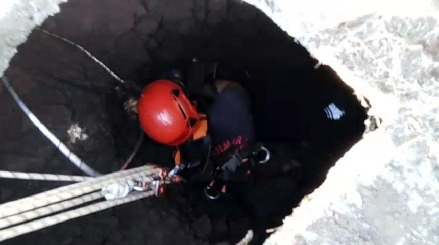 Kedi operasyonu! 18 metrelik kuyuya d&uuml;şt&uuml; ve...