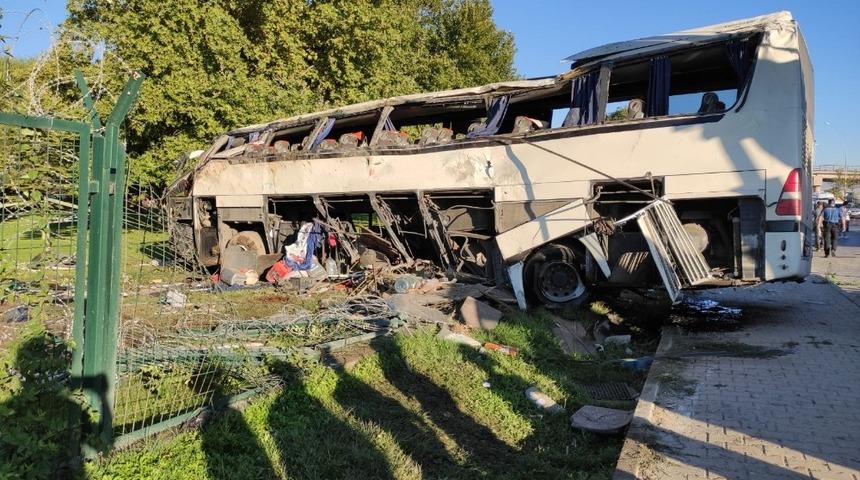 Son dakika Eskişehir&rsquo;de servis otob&uuml;s&uuml; kaza yaptı! &Ouml;l&uuml; ve yaralılar var