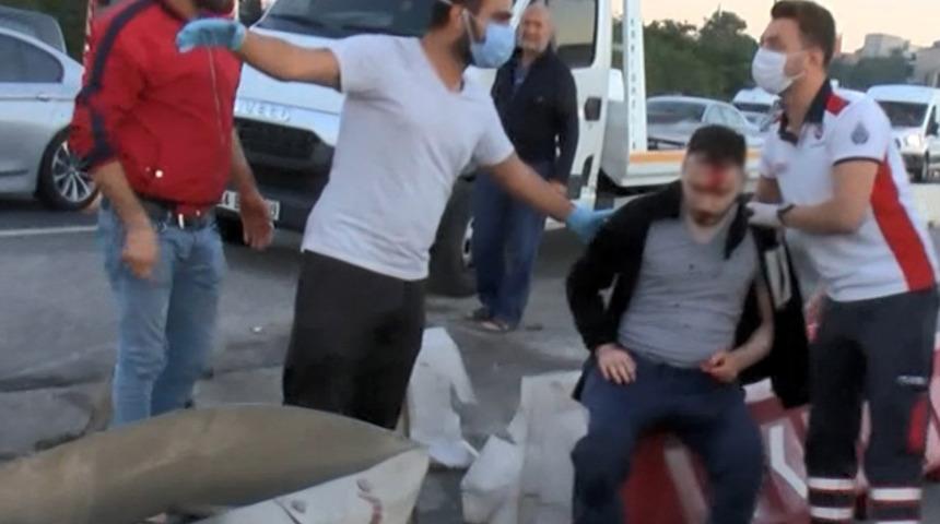 İstanbul TEM'de kamyonet takla attı: 1'i ağır 3 yaralı