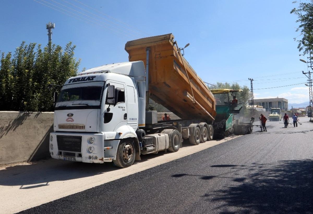 Van B&uuml;y&uuml;kşehir Belediyesinden yol asfaltlama &ccedil;alışması