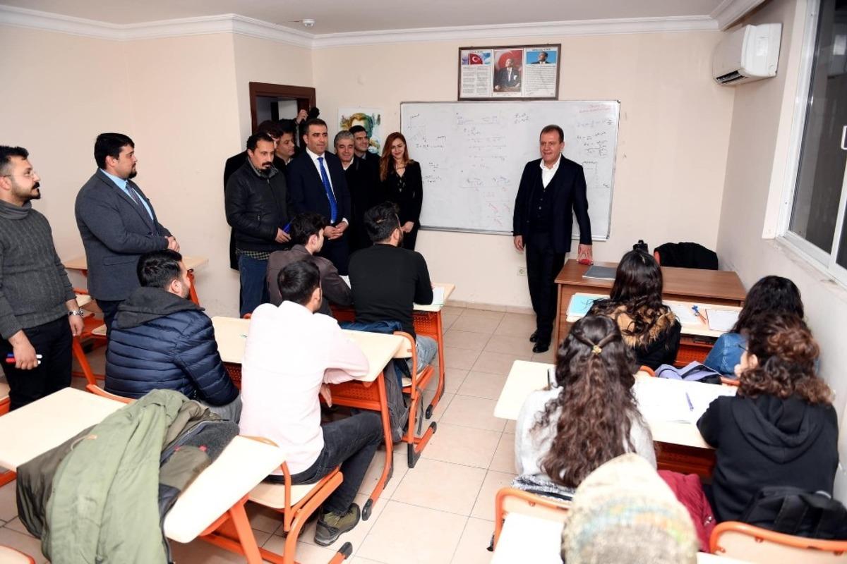Mersin B&uuml;y&uuml;kşehir Belediyesi&rsquo;nin kurs merkezleri &ouml;ğrencileri hayallerine kavuşturdu