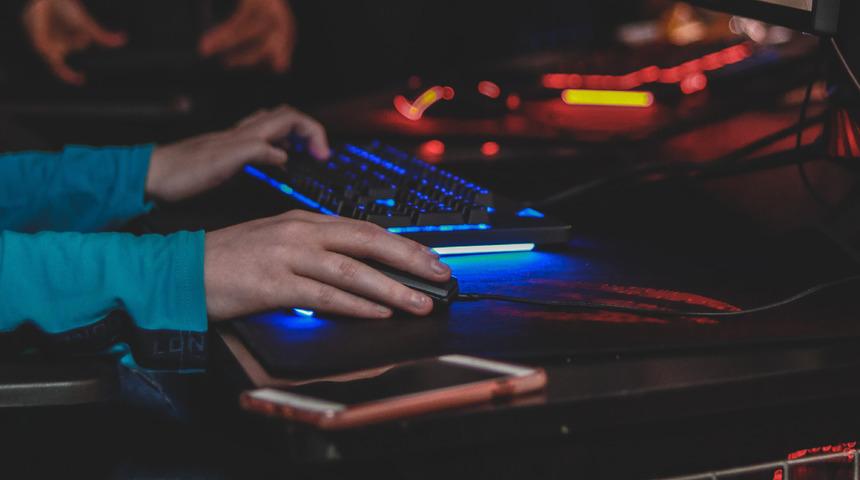 Ajan 47 geri d&ouml;nd&uuml;: Hitman Epic Games Store'da &uuml;cretsiz oldu!