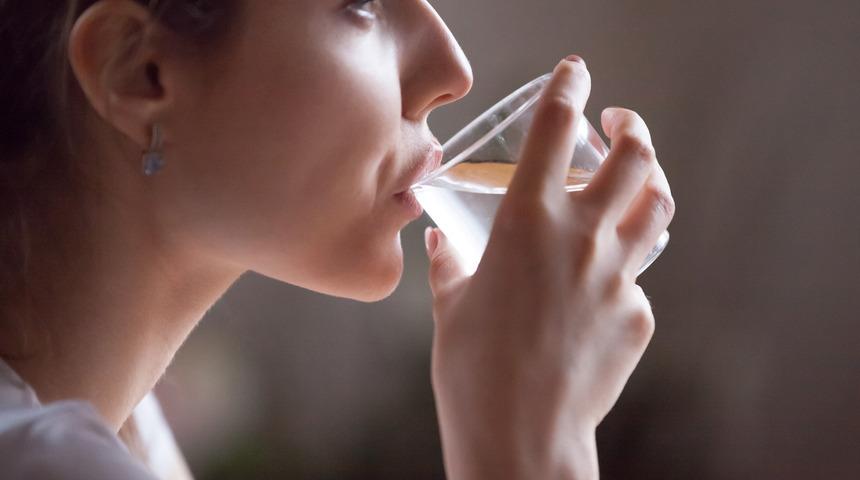 &Ccedil;ok su i&ccedil;mek o hastalığın habercisi! Komaya g&ouml;t&uuml;rebiliyor