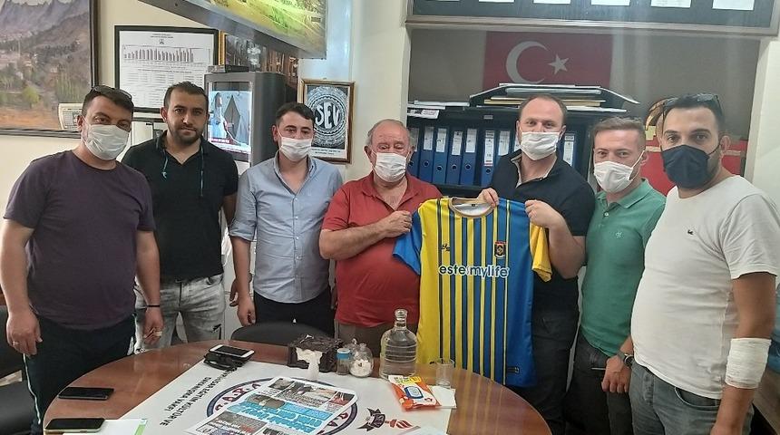 Sivrihisar Spor Kul&uuml;b&uuml; g&uuml;&ccedil; birliği sloganı ile yola &ccedil;ıktı