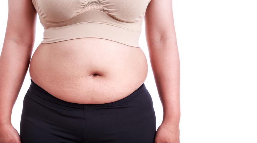 Dümdüz bir karın için suya eklemeniz gereken 4 malzeme