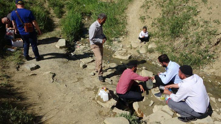 Böbrek taşını erittiğine inanılan su mikrop dağıtıyormuş G2