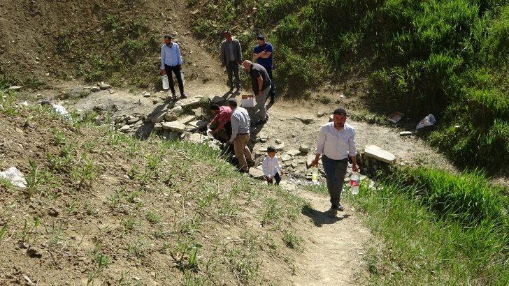 Böbrek taşını erittiğine inanılan su mikrop dağıtıyormuş G3