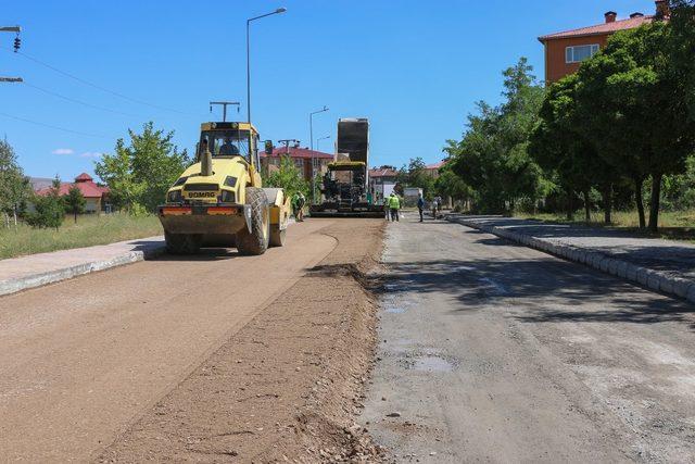 Bitlis’te yol asfaltlama çalışması