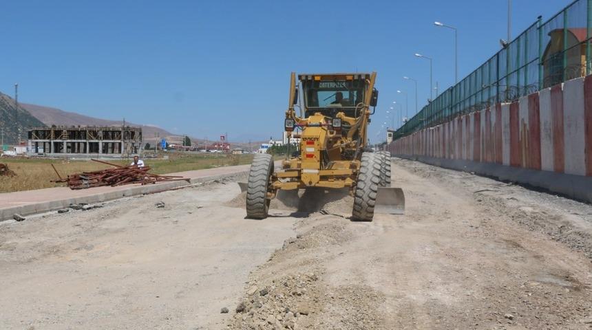 Bitlis&rsquo;te yol asfaltlama &ccedil;alışması