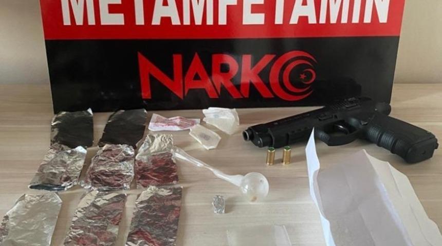 Bitlis&rsquo;te uyuşturucu ve kullanma aparatı ele ge&ccedil;irildi