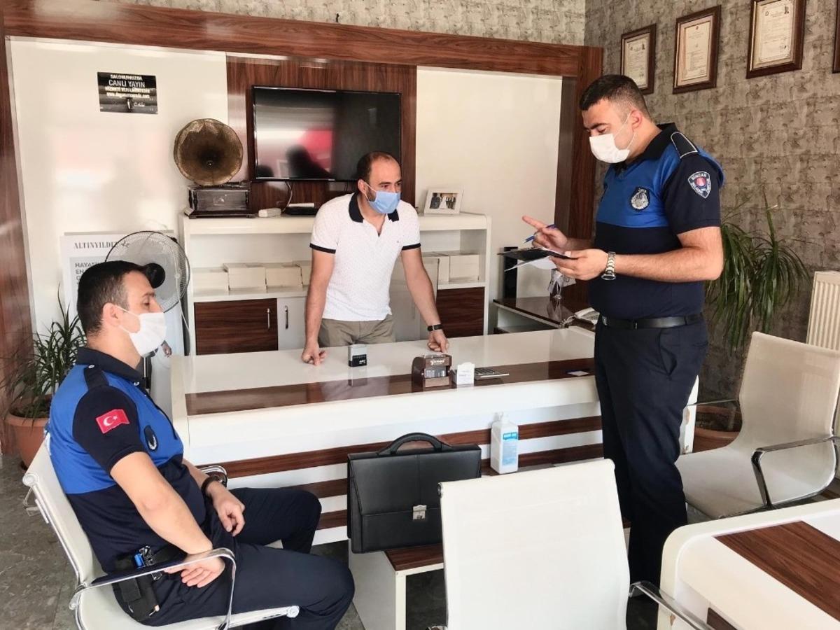 Sincan Belediyesi zabıta ekiplerinden d&uuml;ğ&uuml;n denetimi