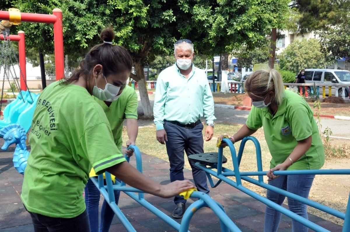 Tarsus&rsquo;un parkları kadın eliyle g&uuml;zelleşiyor