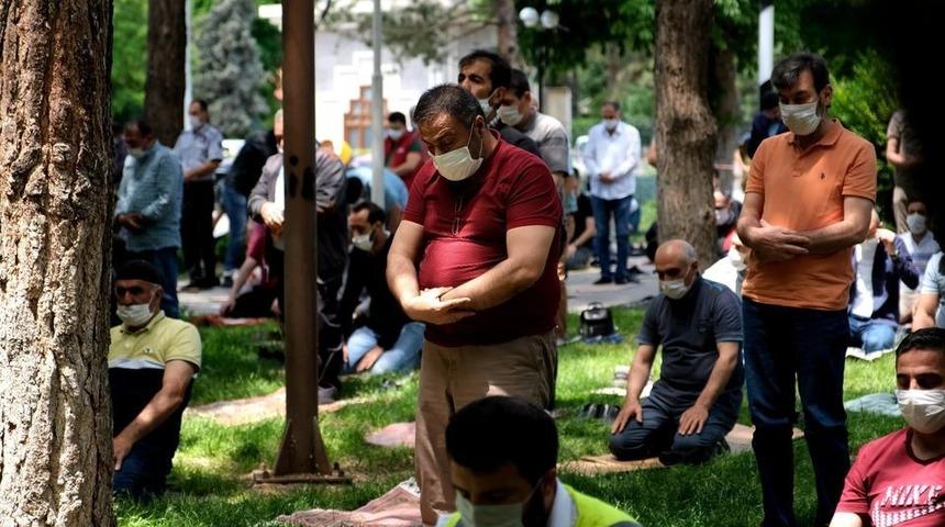 Cuma hutbesinde ’ Muharrem ayı ve 30 Ağustos’ vurgusu