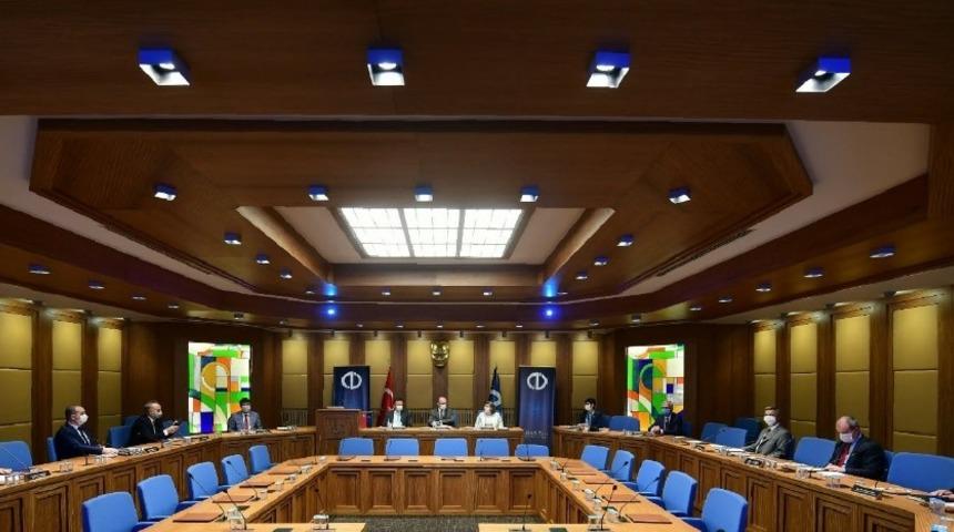 &Uuml;&ccedil; &uuml;niversite sağlıklı ve g&uuml;venli y&uuml;ksek&ouml;ğretim i&ccedil;in seferber oldu