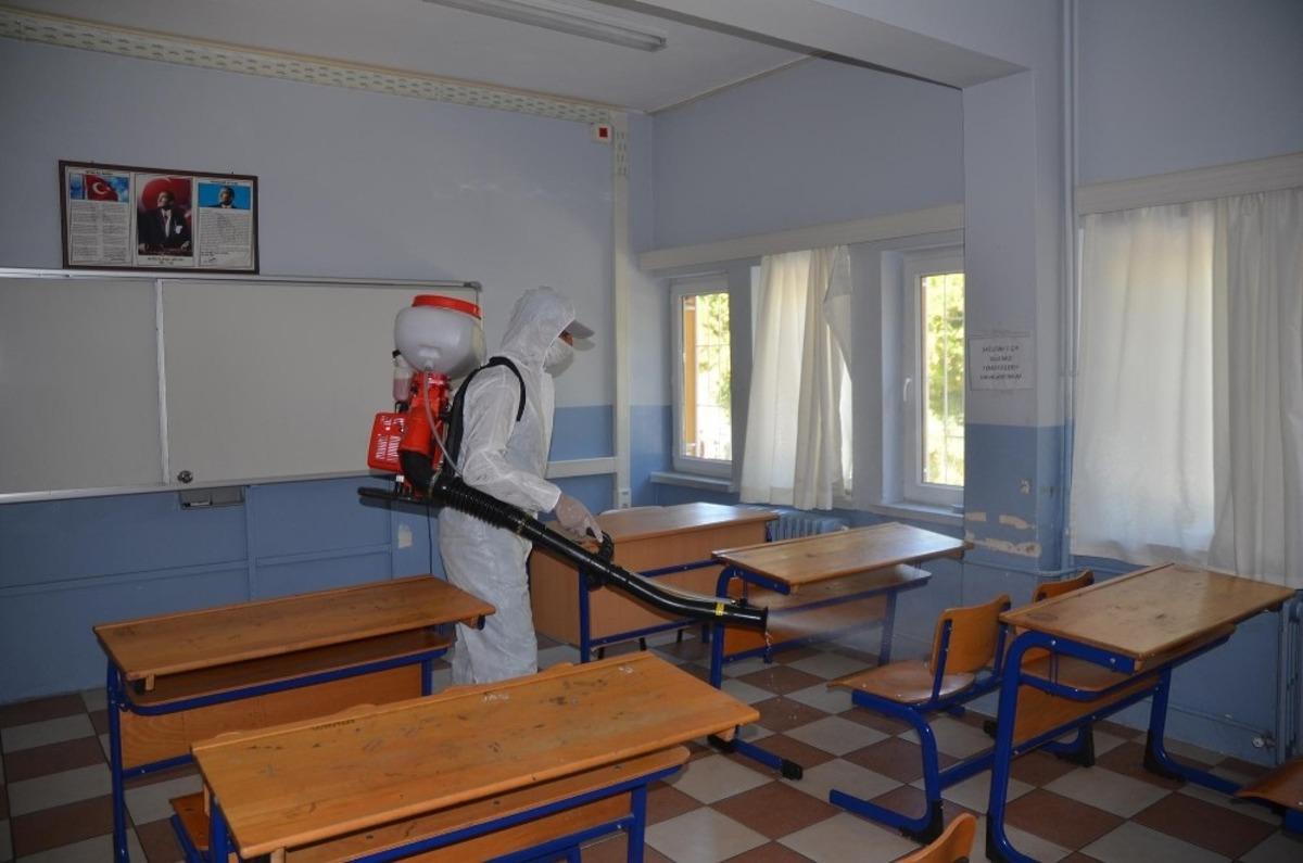 Y&uuml;z y&uuml;ze eğitim &ouml;ncesi okullar dezenfekte ediliyor