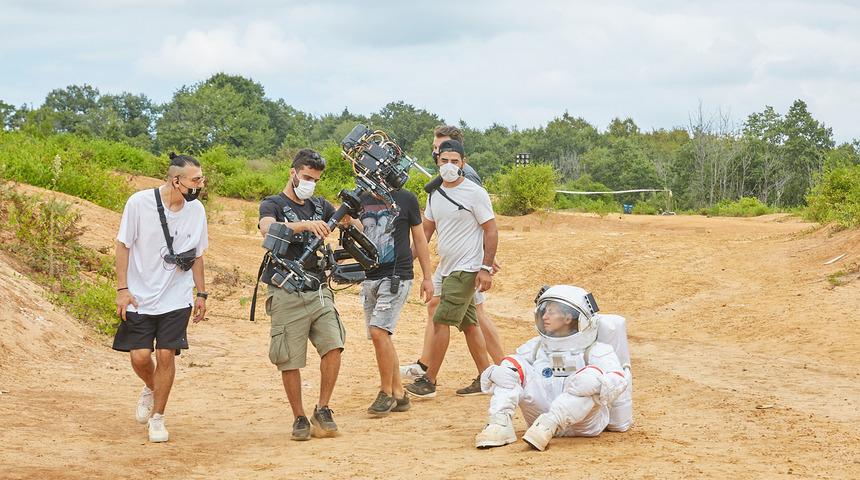 Ahmet Can Tekin, dünya devi Warner Music'in çalıştığı ilk Türk klip yönetmeni oldu 