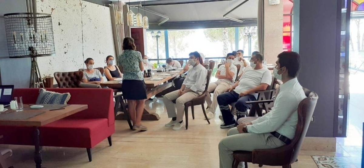 Ayvalık&rsquo;ta gıda ve su sekt&ouml;r&uuml;nde &ccedil;alışanlar i&ccedil;in hijyen eğitimi