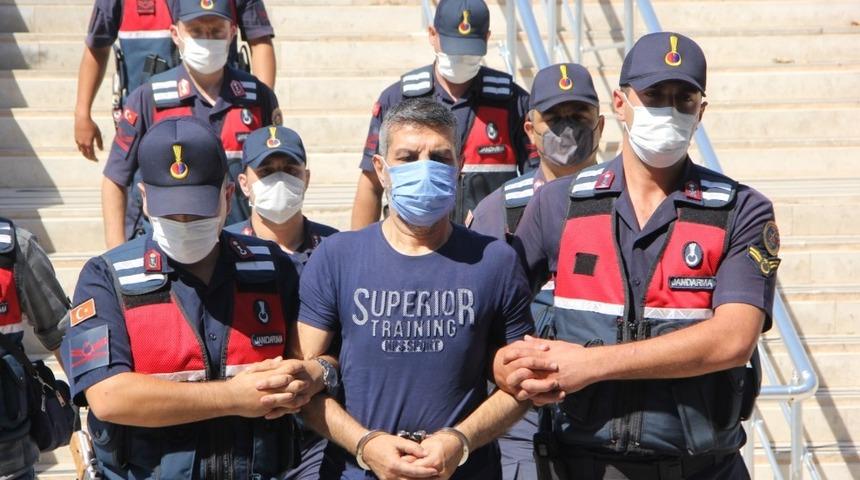 İnterpol tarafından Azerbaycan&rsquo;da yakalanan cinayet zanlısı adliyeye sevk edildi