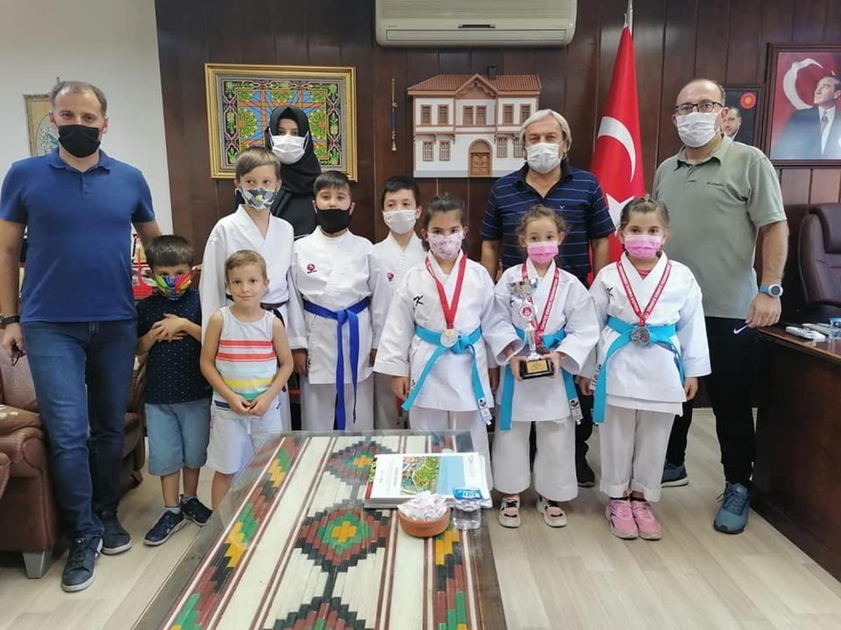 1308 Osmaneli Belediyespor karate minikler takımı T&uuml;rkiye ikincisi oldu