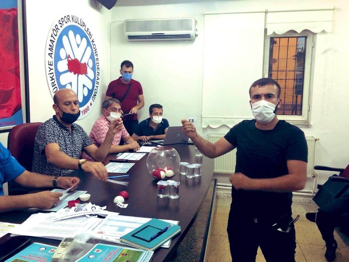 Talat &Ouml;zkarslı Ayak Tenisi Turnuvasının kuraları &ccedil;ekildi