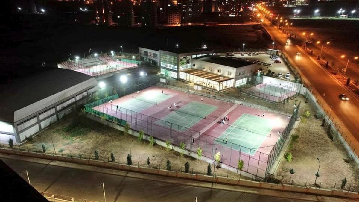B&uuml;y&uuml;kşehir zafer haftasını sporla kutluyor